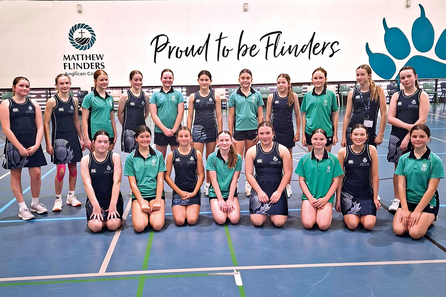 St Andrew's College netball team with their opponents from Matthew Flinders Anglican College
