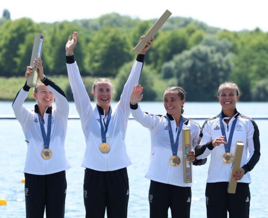 Olympic Champion Olivia Brett (OC 2019), second from left