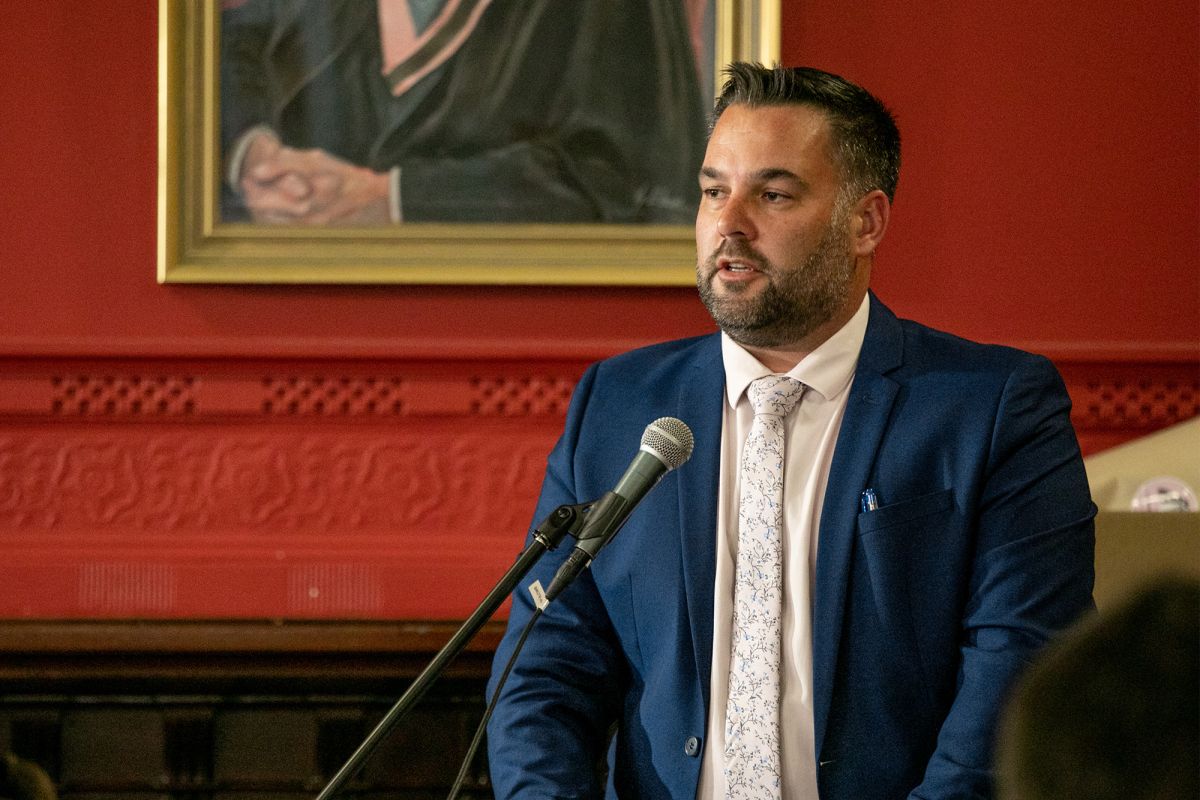 Matt Parr speaking at boarders dinner.