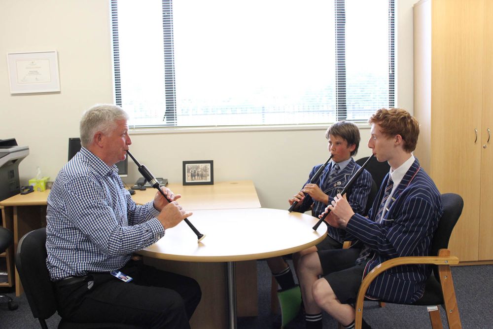 Pipe Band Askin Centre teaching room with Richard Hawke and students on pipes