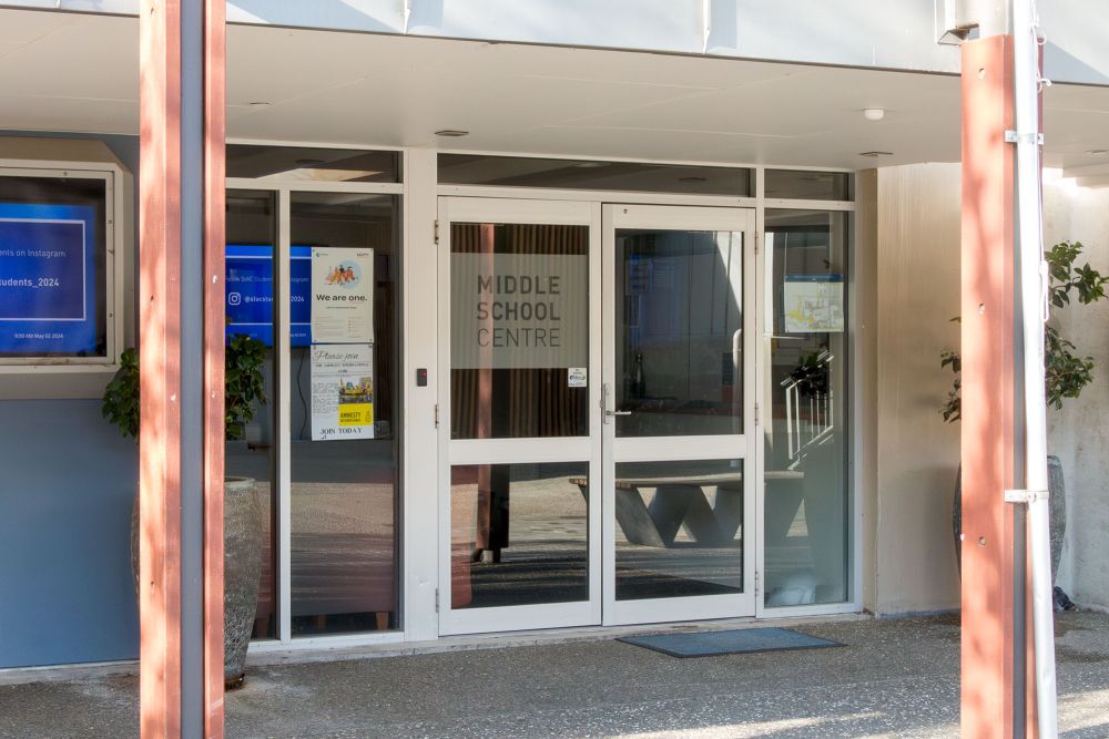 Middle School Centre entrance.