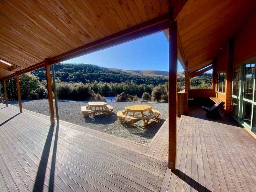 Castle Hill lodge exterior deck and picnic tables