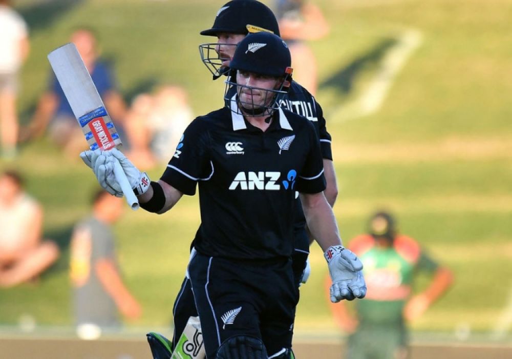 Henry Nicholls Black Caps Cricket Old Collegian with bat in hand