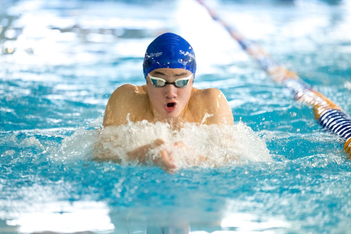 Secondary swimming race.