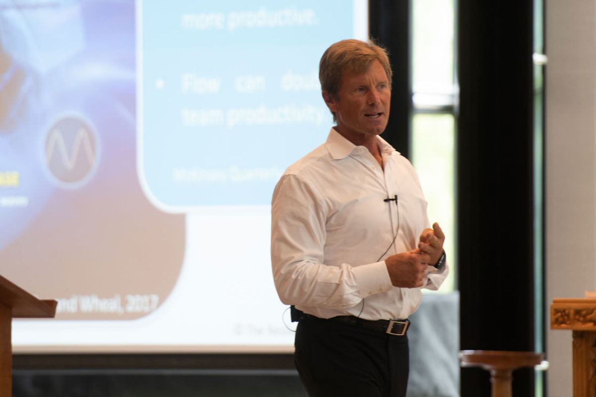 Dr Sven Hansen presenting to students