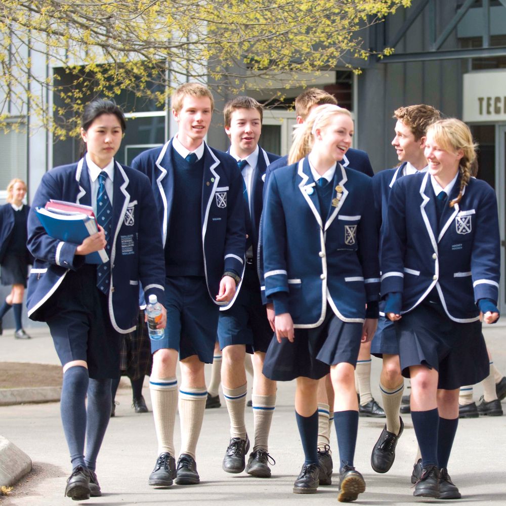 Students in the quad from the 1990s.